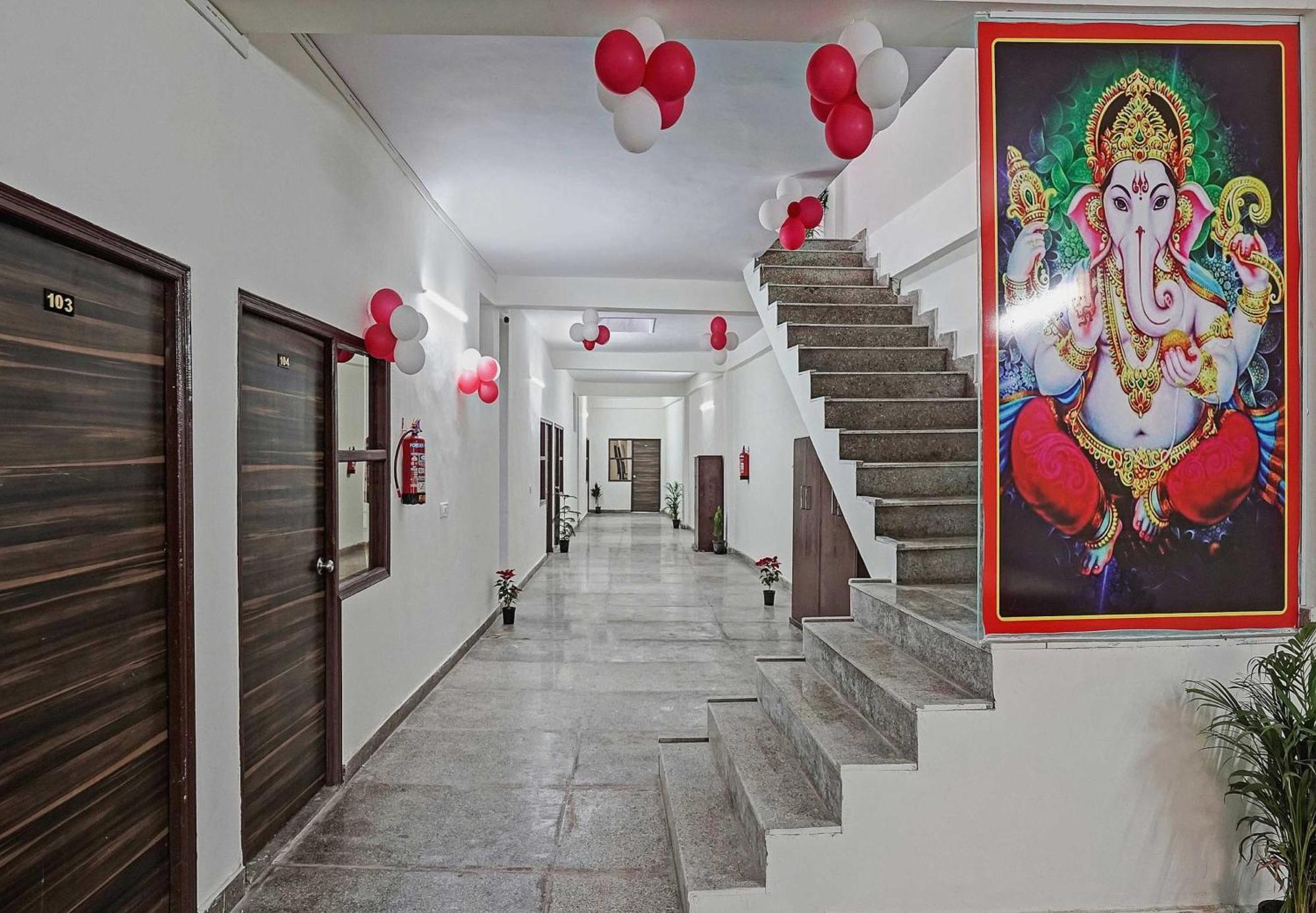 Hotel O Avs Hotel & Restaurant Noida Ngoại thất bức ảnh