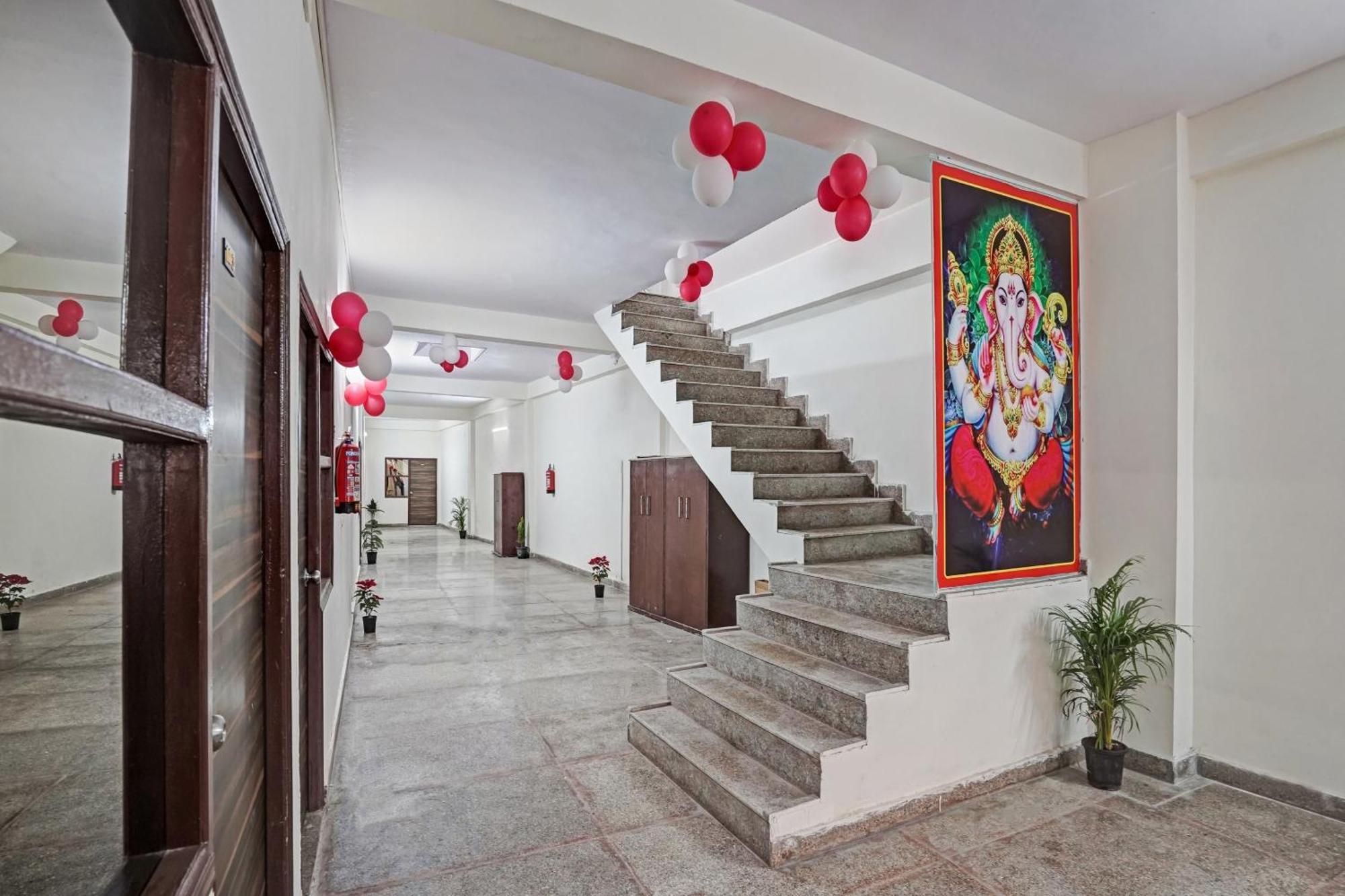 Hotel O Avs Hotel & Restaurant Noida Ngoại thất bức ảnh