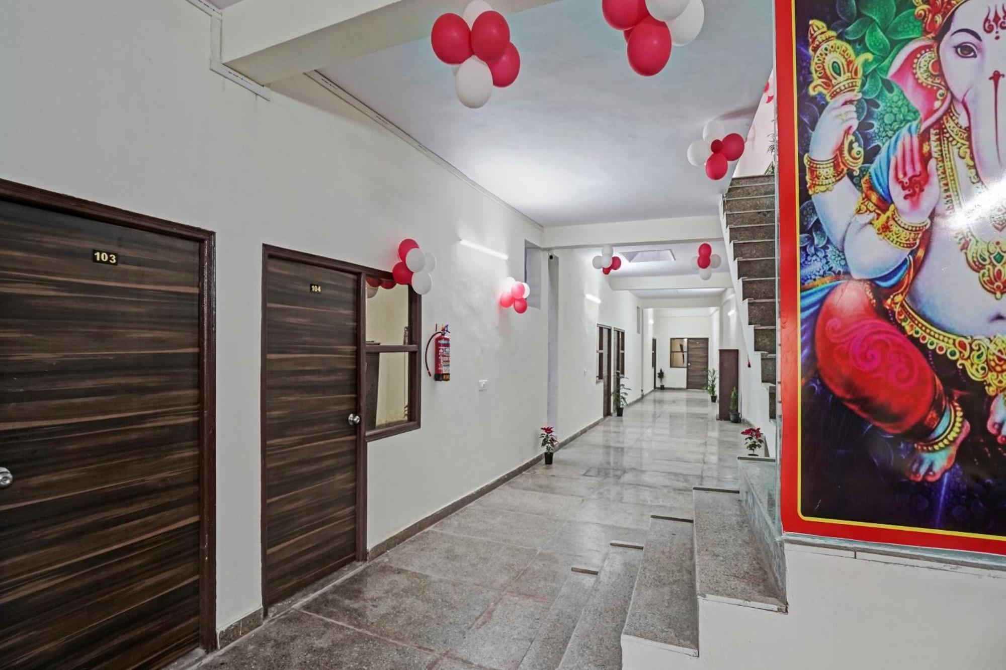 Hotel O Avs Hotel & Restaurant Noida Ngoại thất bức ảnh